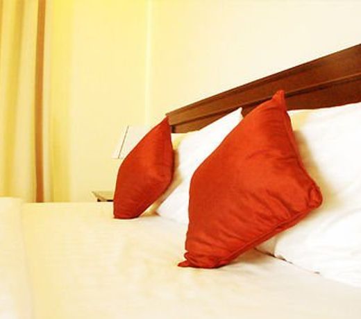 La Residence Suites