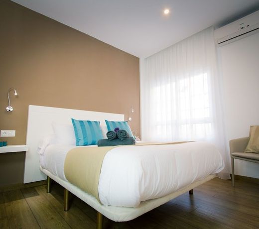 Holidays2Malaga Malagueta Beach
