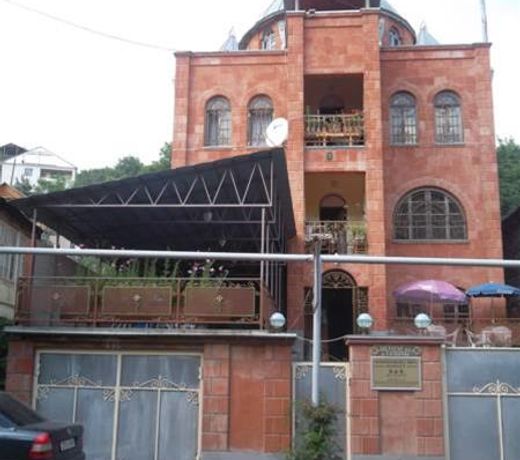 Magnit B & B