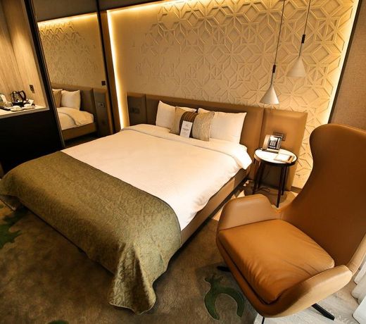 Waxwing Hotel