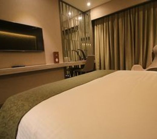 Waxwing Hotel