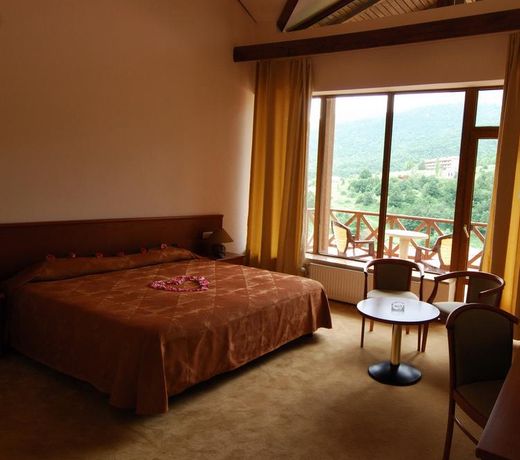 Arthurs Aghveran Resort