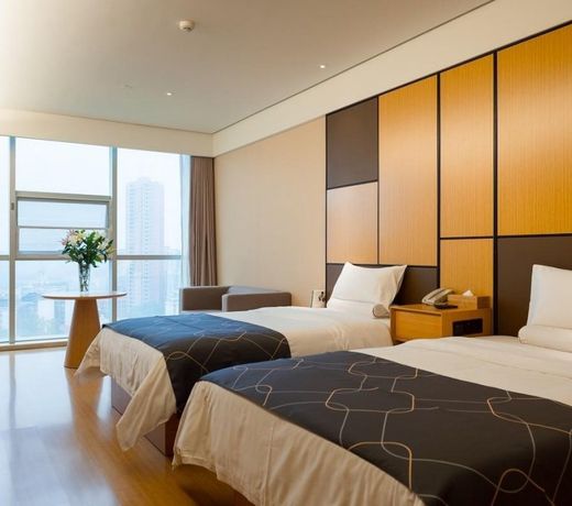 Chonpines HotelsÂ·Leshan Giant Buddha