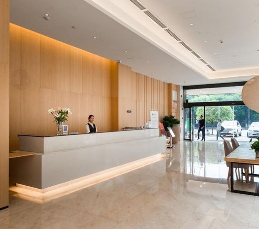 Chonpines HotelsÂ·Leshan Giant Buddha