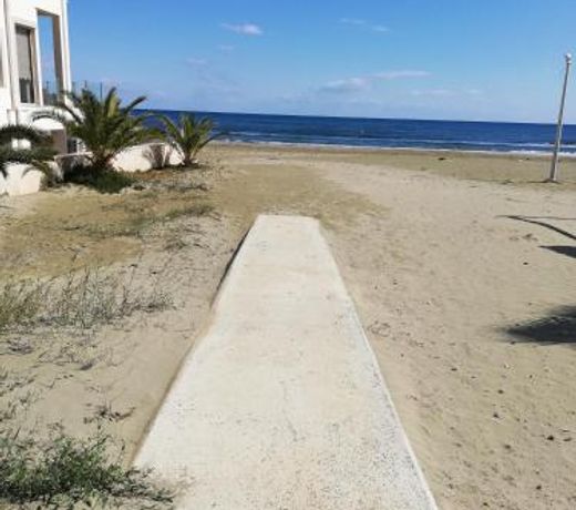 Quattro Sea View Beachfront Ap 6