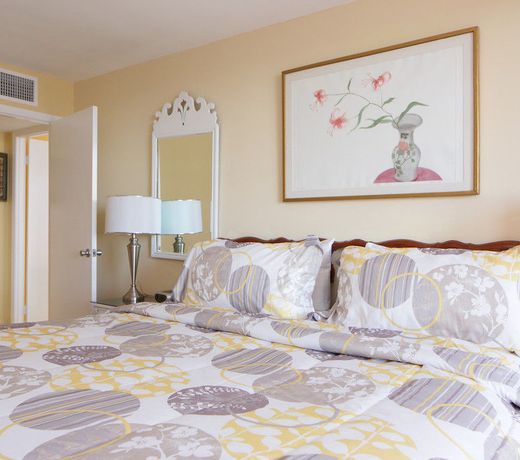 Deluxe Beach Resort - HORA RENTALS