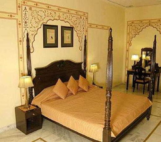 Swaroop Vilas - Lake Facing Boutique Hotel