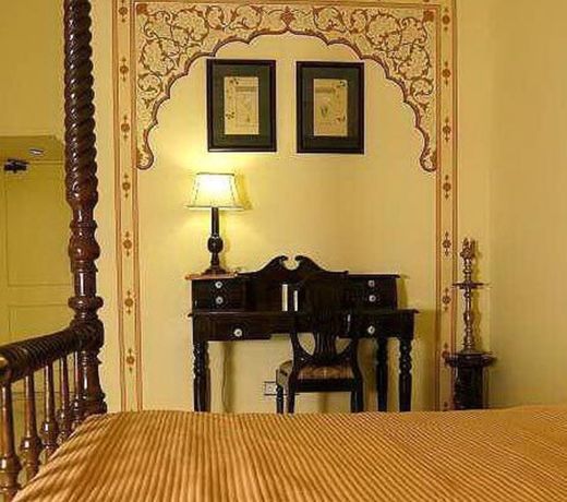 Swaroop Vilas - Lake Facing Boutique Hotel