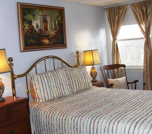 Seafarer Inn
