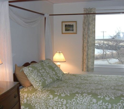Seafarer Inn