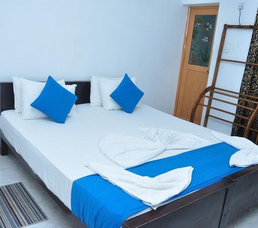 Travel Lodge Lake View Tourist Resort