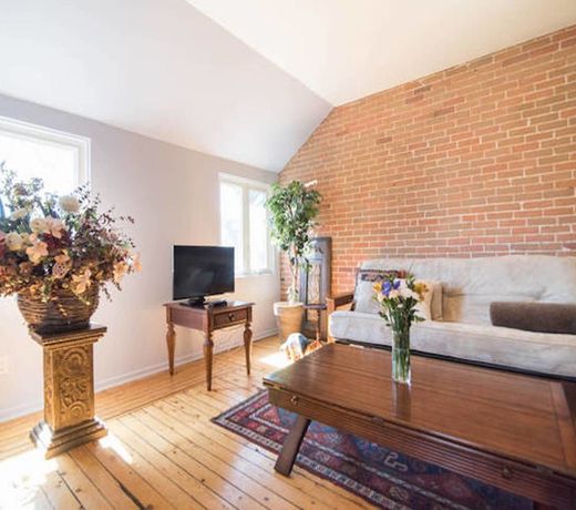 LM Stays 142 James Street Loft