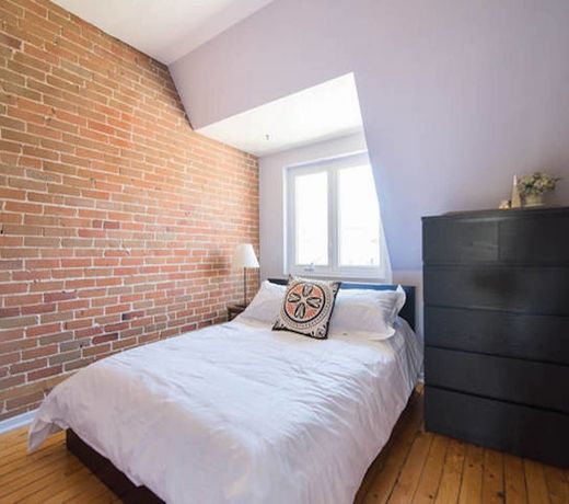 LM Stays 142 James Street Loft