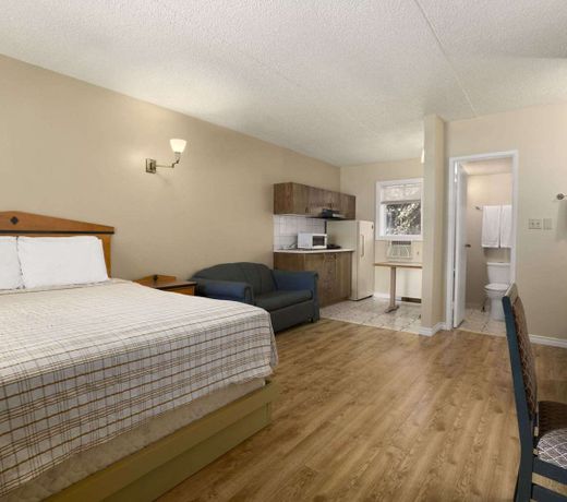 Nice Inn Edmonton