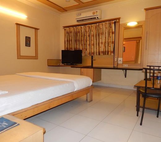 Hotel Suraj Classic
