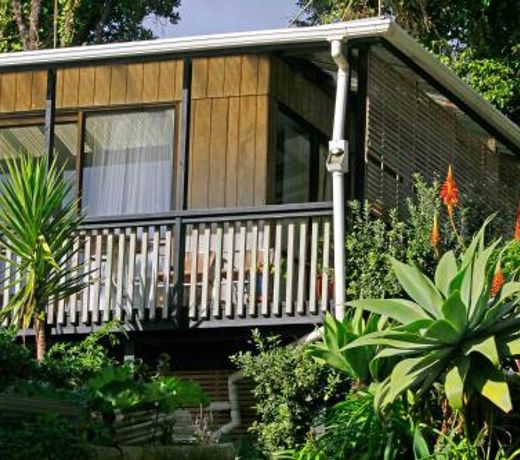 Driftwood Beachfront Accommodation, Cable Bay, Owhetu