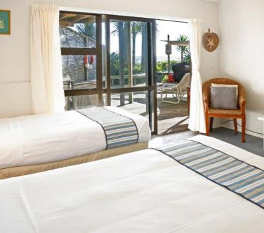 Driftwood Beachfront Accommodation, Cable Bay, Owhetu