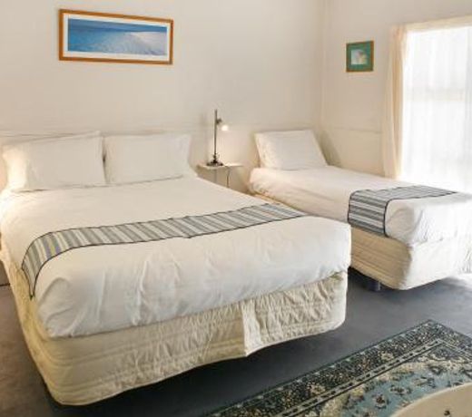 Driftwood Beachfront Accommodation, Cable Bay, Owhetu