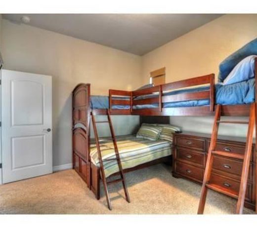 AMZ GETAWAYS HOMES ON CANYON LAKE