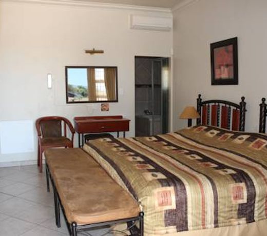Ya Rena Guest House