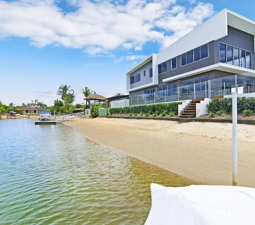 THE PALMS BROADBEACH WATERS