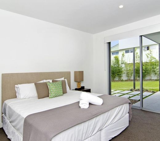 THE PALMS BROADBEACH WATERS
