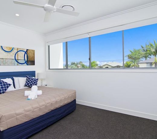 THE PALMS BROADBEACH WATERS