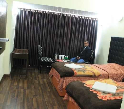Hotel Rajhans International