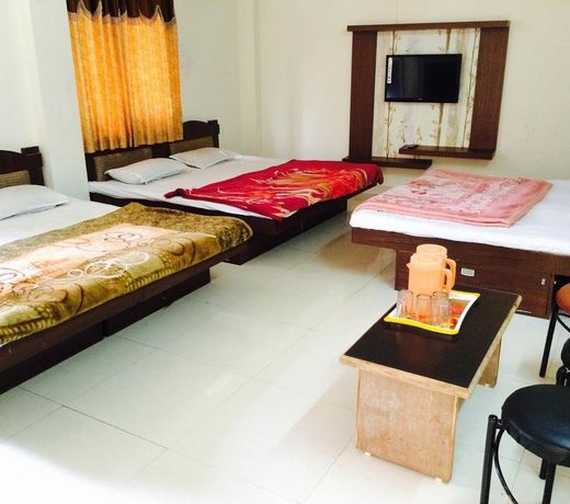 Hotel Vrandavan Palace Near Mahakal Temple