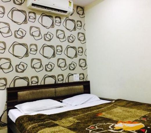 Hotel Vrandavan Palace Near Mahakal Temple