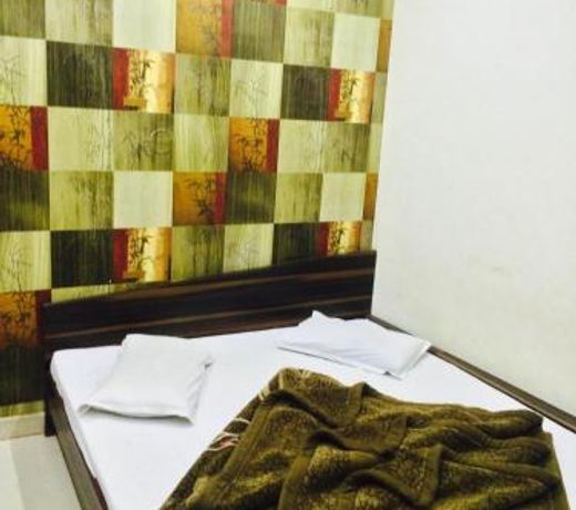 Hotel Vrandavan Palace Near Mahakal Temple
