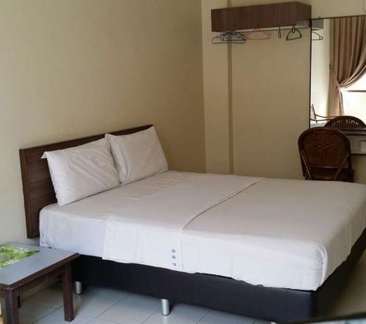 Dragon & Phoenix Hotel