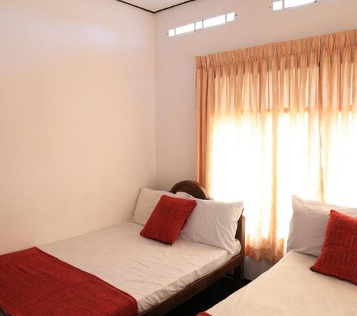 Yaarl Holiday Inn