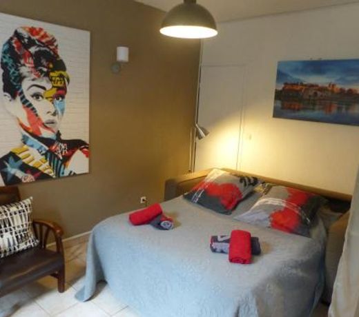 Chez Jean - Newly renovated air-conditioned flat at the foot of the ramparts, 4 people