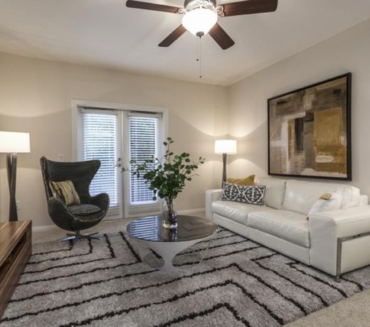Global Luxury Suites At Seaside Way