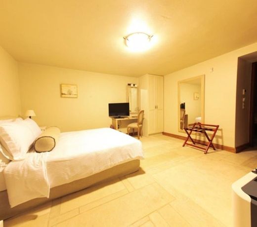 Mare Monte Luxury Suites