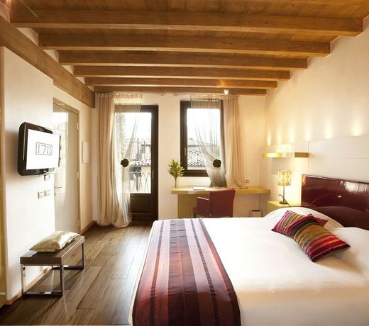 1711 TI SANA DETOX  RETREAT & SPA