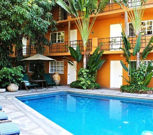 The Bungalows Hotel