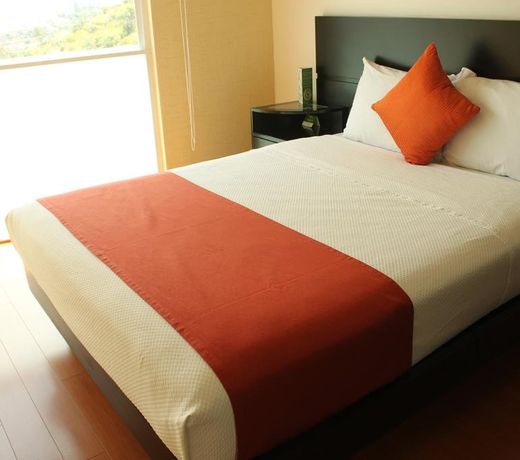 LA RESERVA SUITES