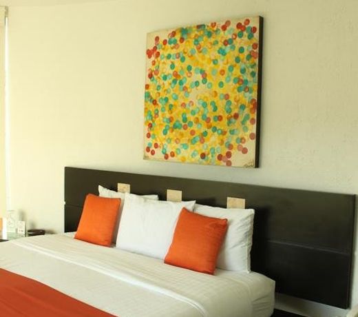 LA RESERVA SUITES