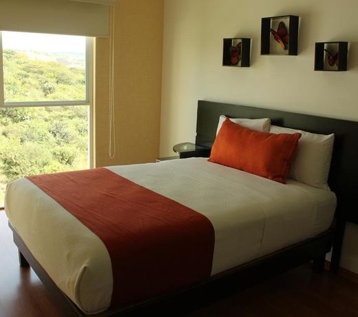 LA RESERVA SUITES