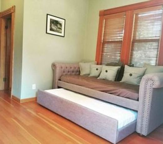 Pelton Vacation Rental