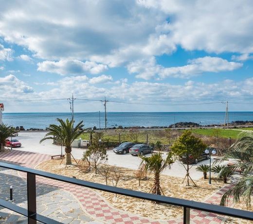 J Raum Resort