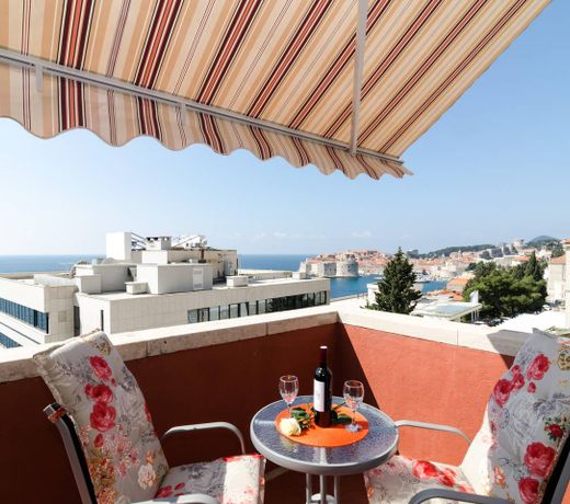 Apartment & Room Ivela