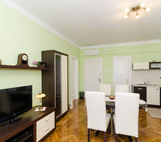 Apartment & Room Ivela