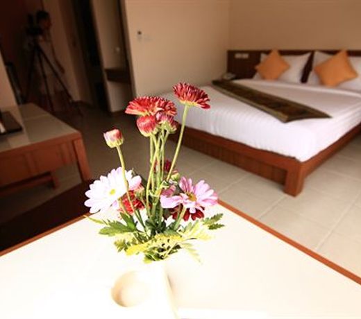 Chaiyapruek Suites