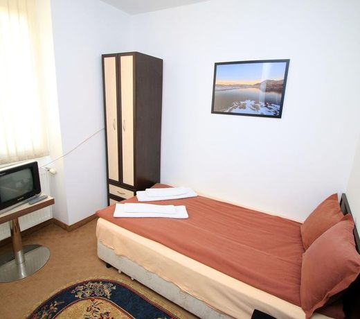 RISKYOFF HOTEL