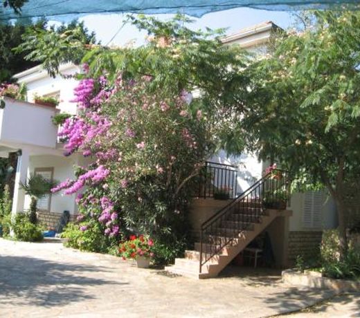 Apartments Majica
