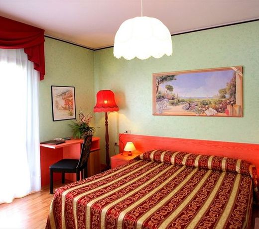 Hotel Benaco