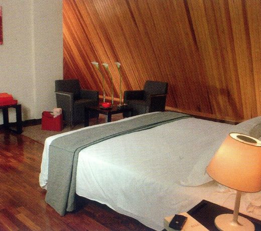 Saurus Hotel